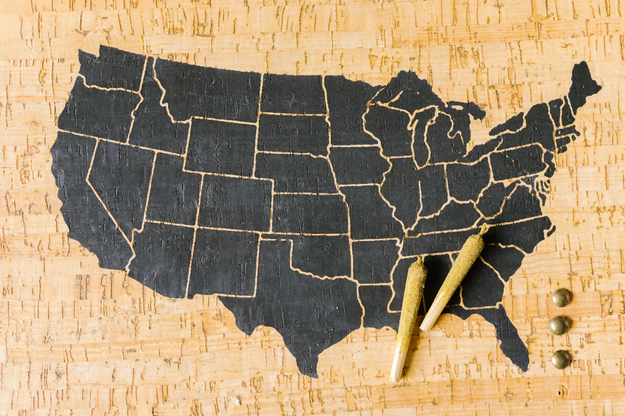 Two cannabis joints placed over a USA map, symbolizing marijuana legalization